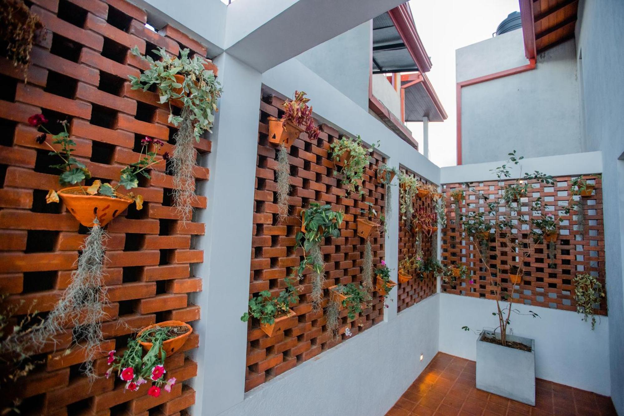 Golden Shower Inn كاندي المظهر الخارجي الصورة
