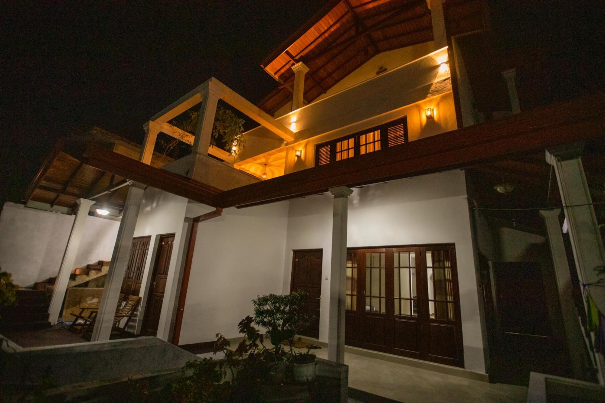 Golden Shower Inn كاندي المظهر الخارجي الصورة