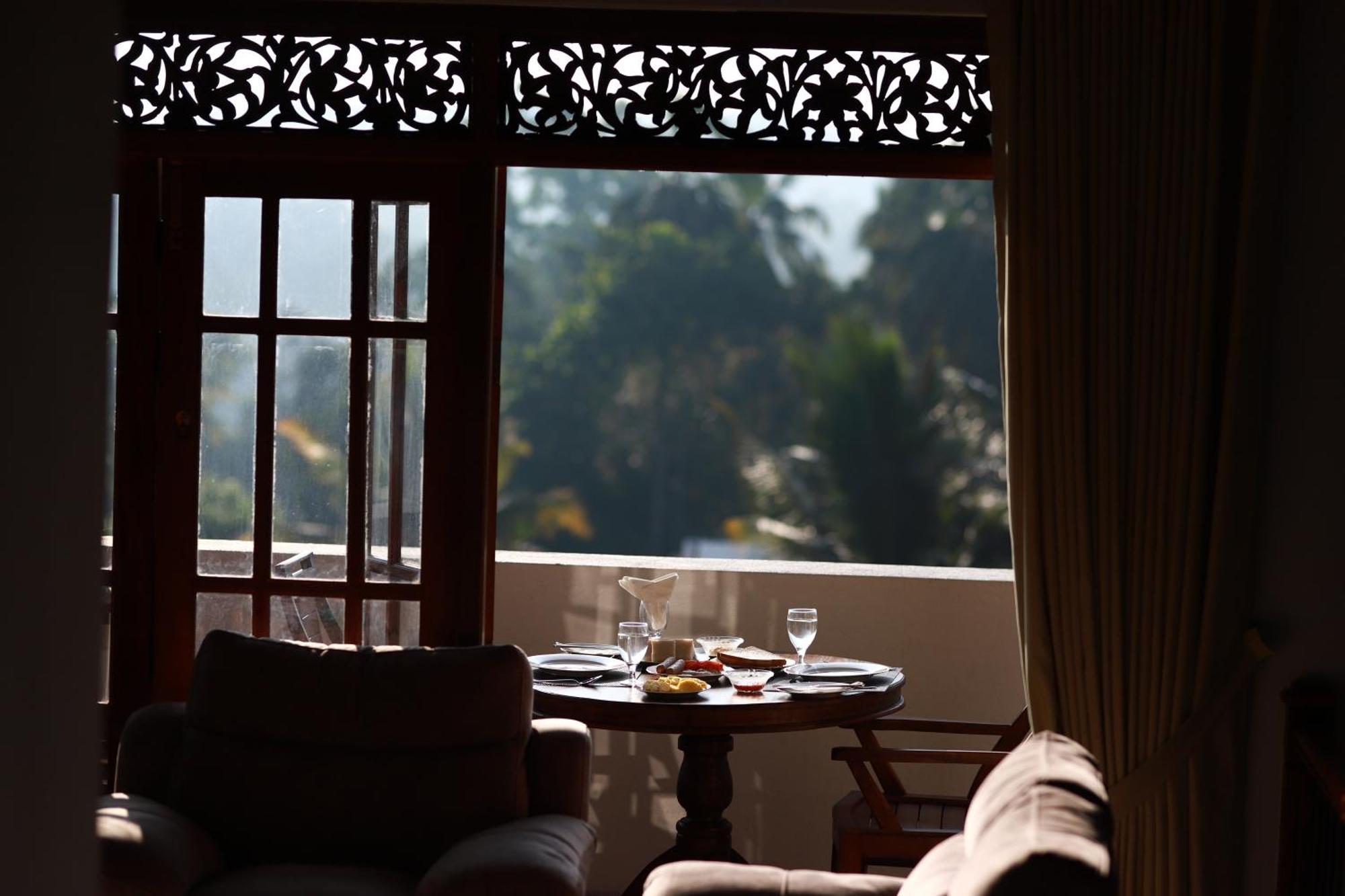 Golden Shower Inn كاندي المظهر الخارجي الصورة
