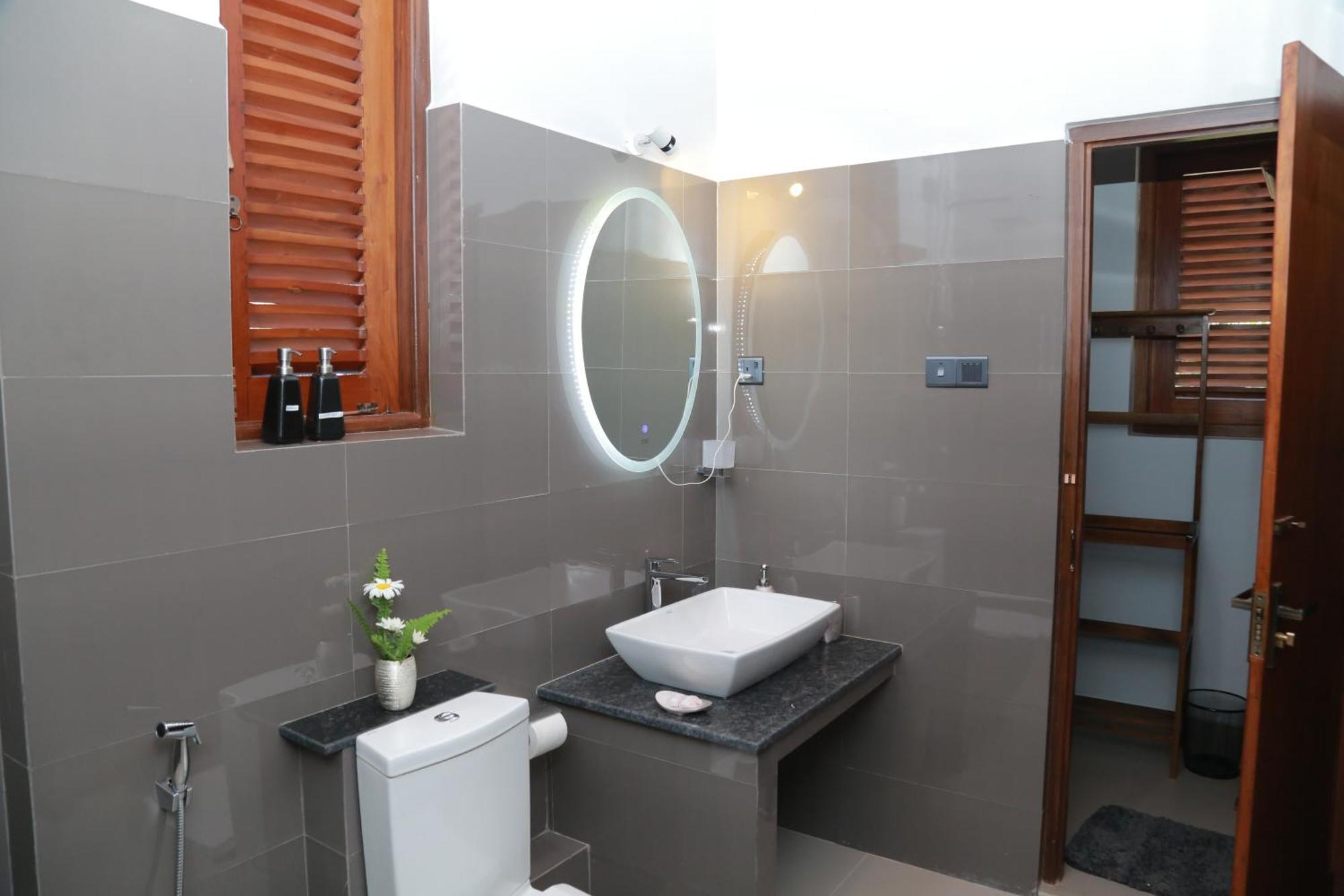 Golden Shower Inn كاندي المظهر الخارجي الصورة