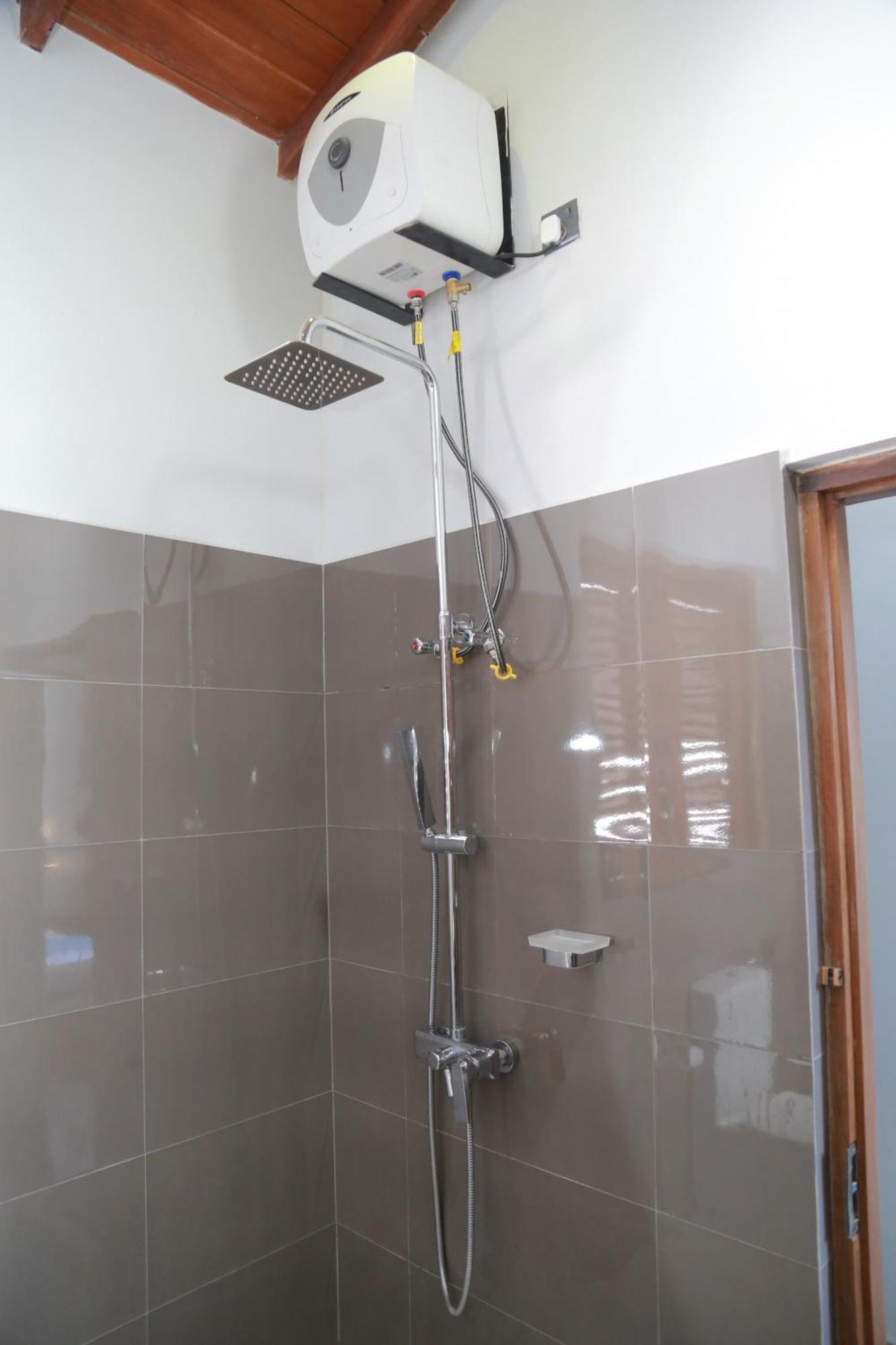 Golden Shower Inn كاندي المظهر الخارجي الصورة