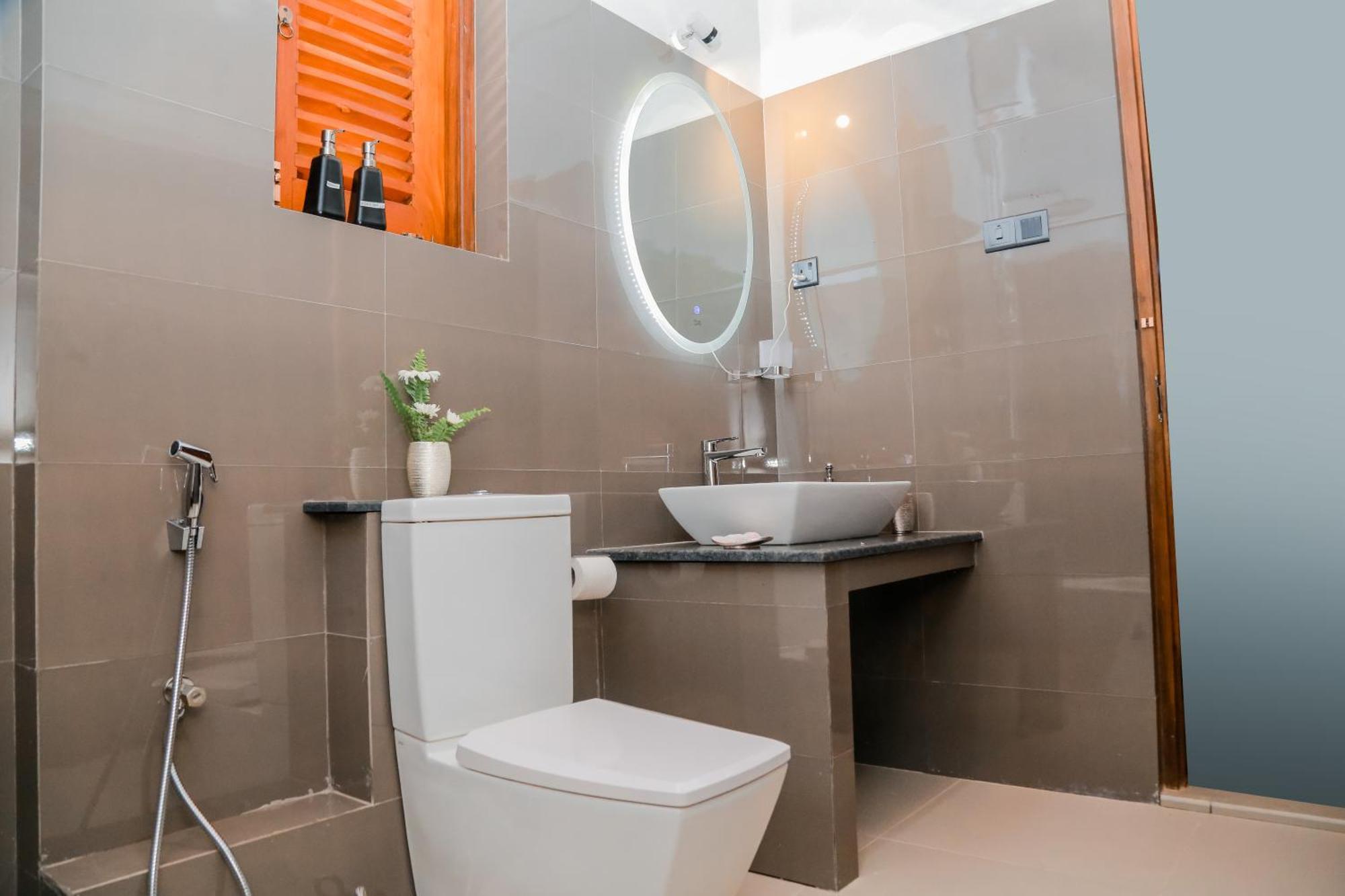 Golden Shower Inn كاندي المظهر الخارجي الصورة