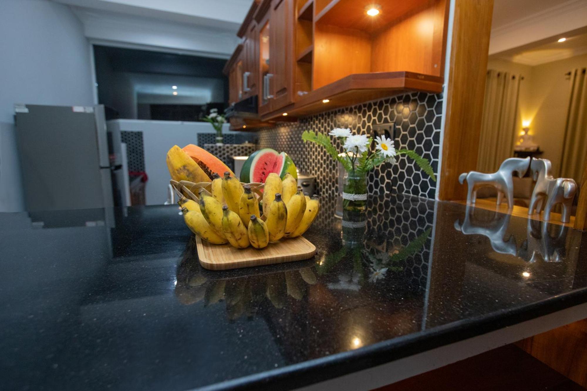 Golden Shower Inn كاندي المظهر الخارجي الصورة