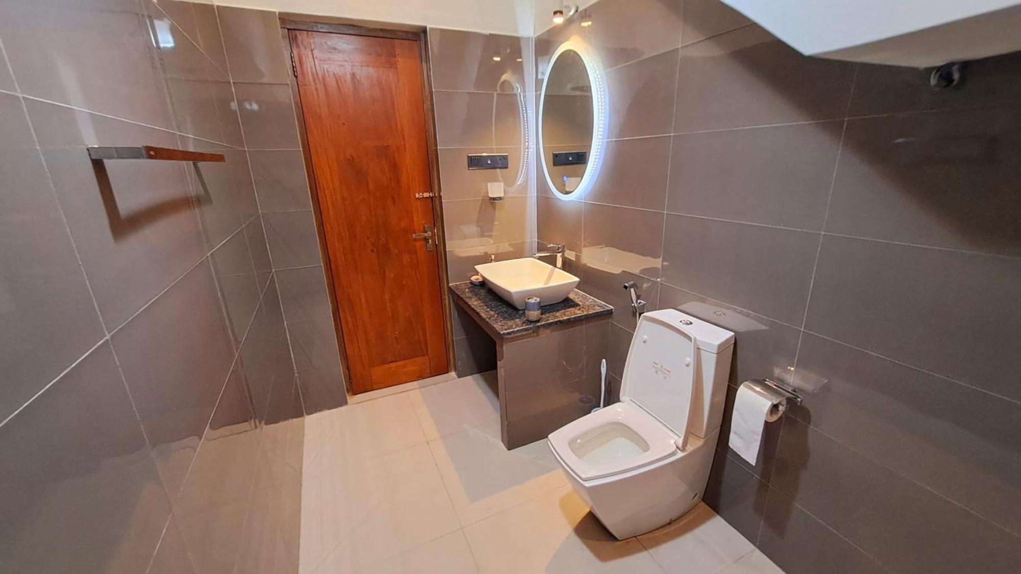 Golden Shower Inn كاندي المظهر الخارجي الصورة