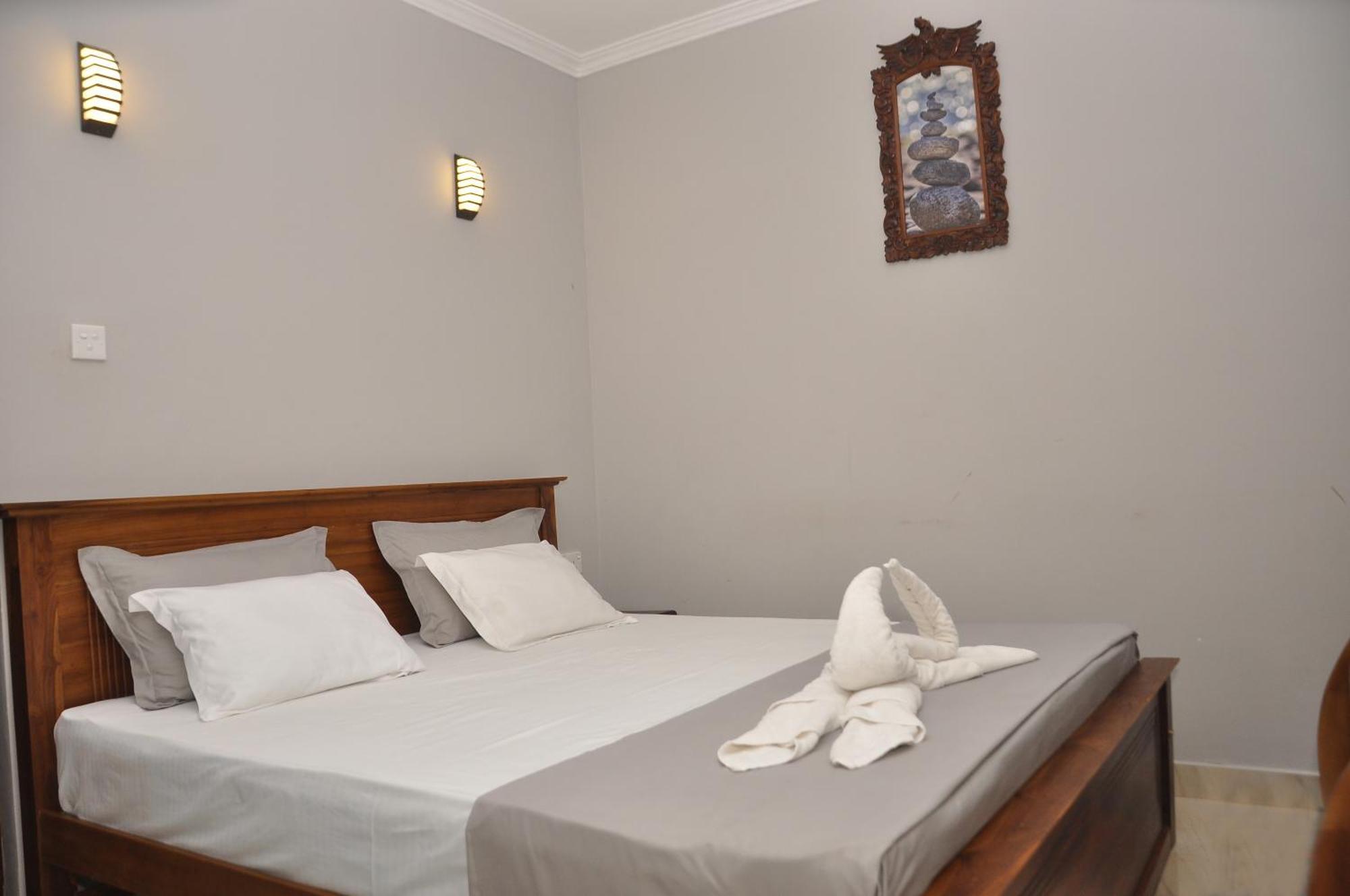Golden Shower Inn كاندي المظهر الخارجي الصورة